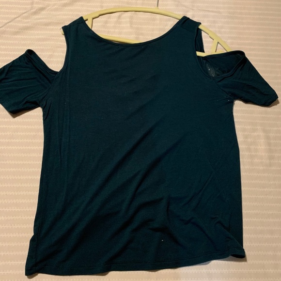 Emerald green criss cross front v neck top - Picture 3 of 3